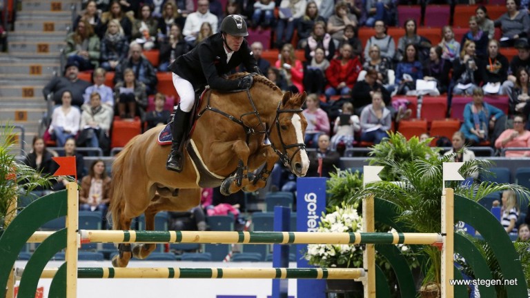 Jur Vrieling met Arezzo VDL (archief). foto: VDL Stud
