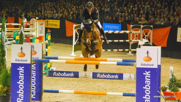 Indoor Groningen Jur Vrieling met Carrera VDL op weg naar de snelste tijd. foto: Steven Stegen