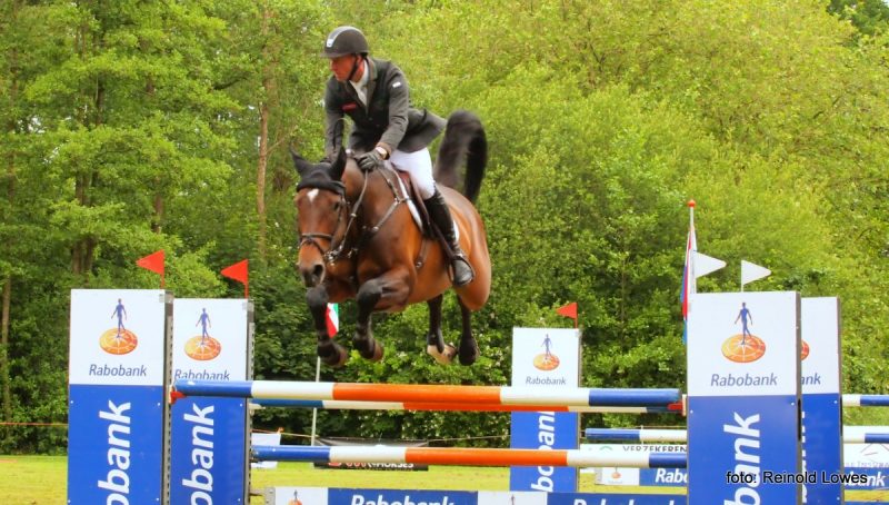 Jur Vrieling met Zypern III op weg naar de zege tijdens het Heeresveldconcours.