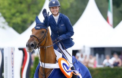 Laura Renwick won met Heliodor Hybris de Grote Prijs.