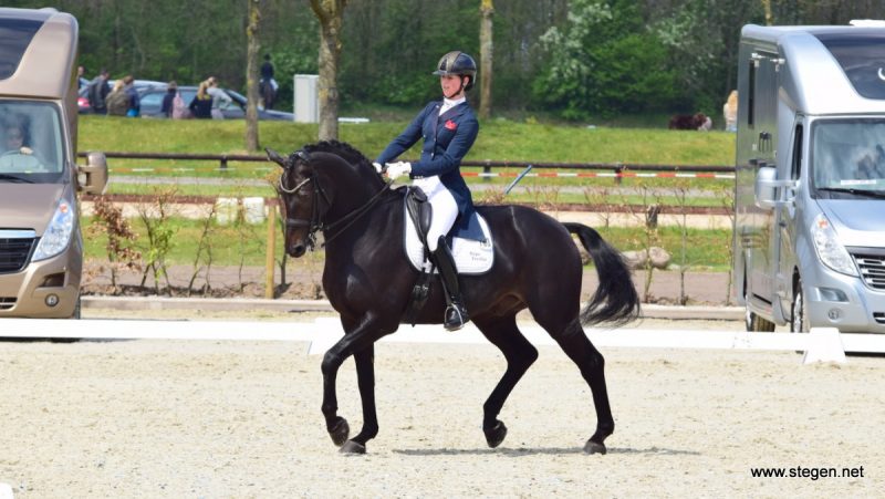 Subtop Exloo. Laura Zwart won met Horses2Fly Zandokan Smh de Grand Prix in Exloo.