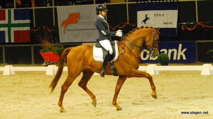 Laura Zwart in haar winnende kür met Lumen Express. foto: Steven Stegen