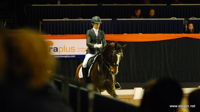 Linda Kouwenhoven won met Floyd in Winschoten ook de tweede selectie in de ZZ-licht voor het Gronings kampioenschap.