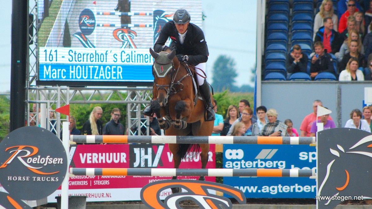 Marc Houtzager werd met Sterrehof's Calimero derde in de Grote Prijs van het CHIO Rotterdam.