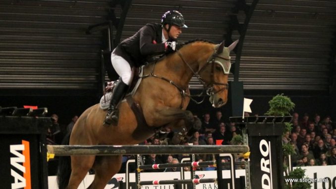 Marc Houtzager en Stterhof's Calimero tijdens Indoor Drachten. De combinatie is nu toegevoegd aan het Olympisch kader van de KNHS.