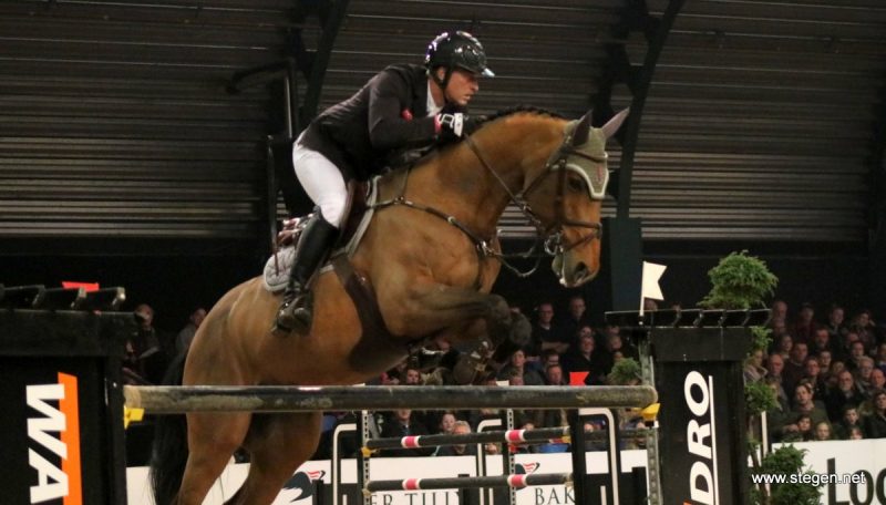 Marc Houtzager en Stterhof's Calimero tijdens Indoor Drachten. De combinatie is nu toegevoegd aan het Olympisch kader van de KNHS.