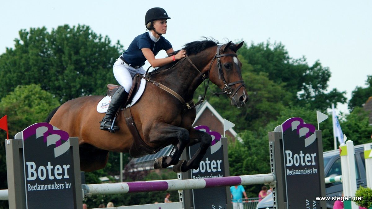 Maureen Bonder met Alex tijdens het CH Eext van 2012.