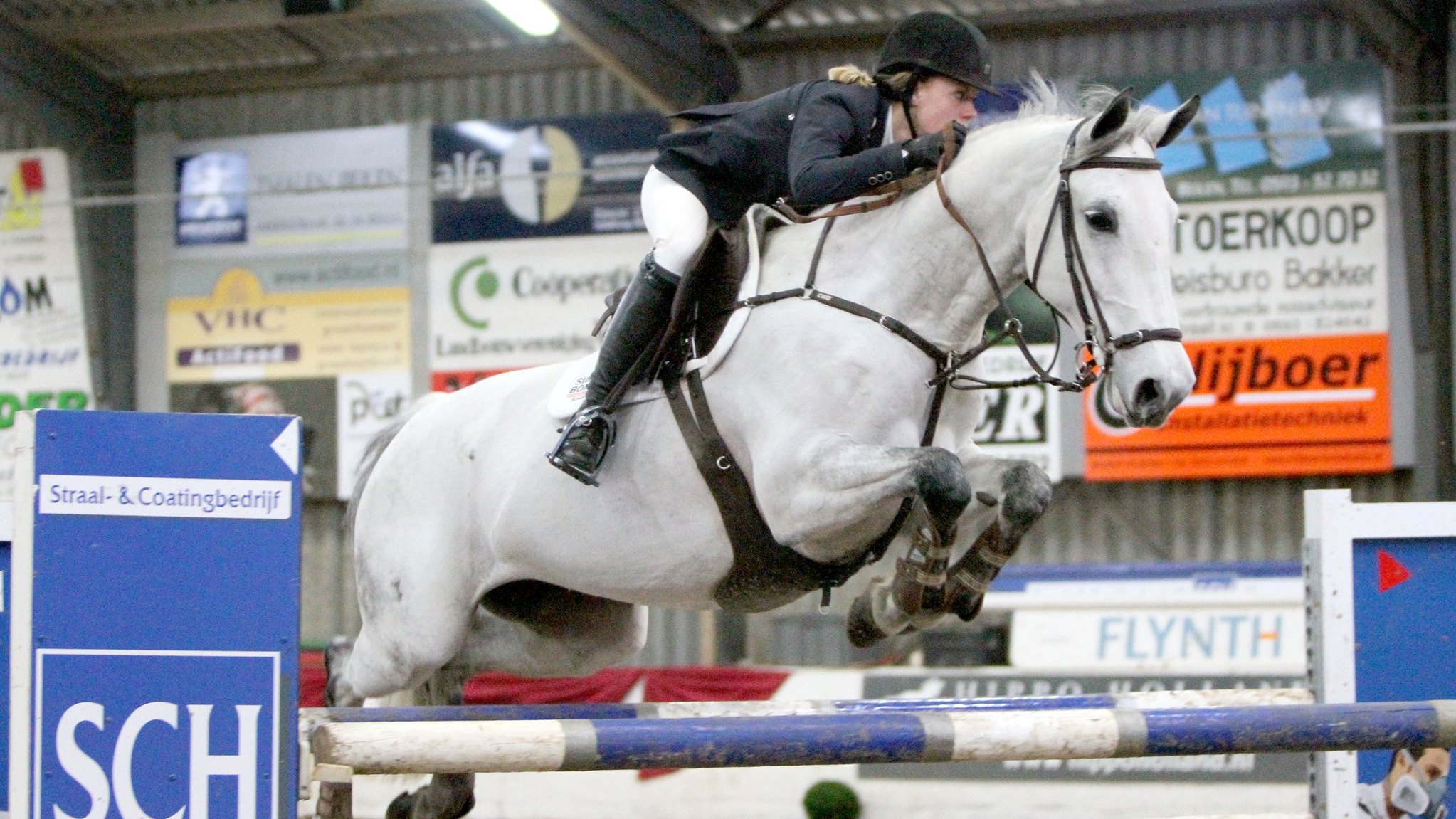 Maureen Bonder rijdt Ukkie naar de overwinning op Indoor Hartje Drenthe. ©Roos Meertens