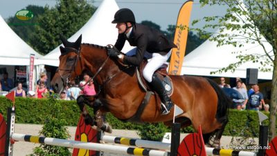 Michael Greeve won met Whitney BB het eerste onderdeel van het NK springen in Mierlo.