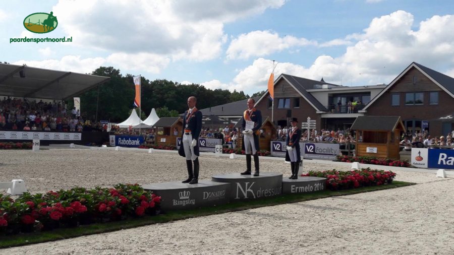 Het podium van het NK-dressuur 2016, met op de hoogste trede Diederik van Silfhout.