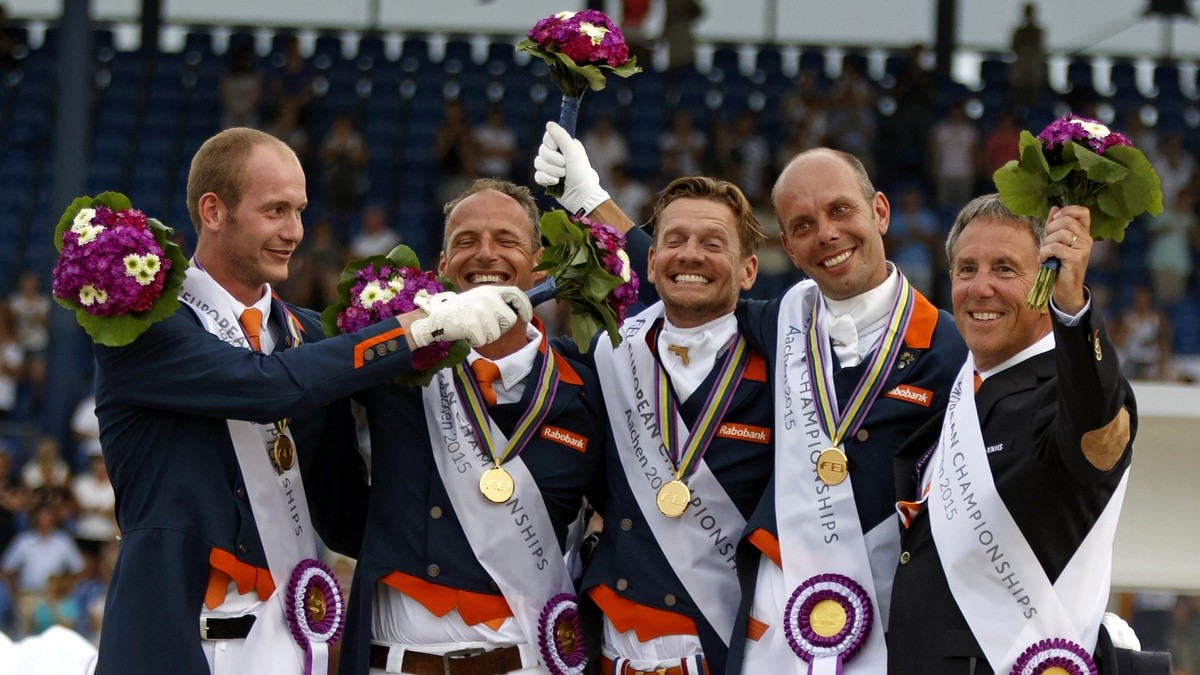 Het winnende Nederlandse team in de landenwedstrijd van het EK in Aken. Foto: FEI | Dirk Caremans