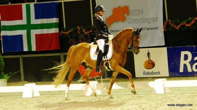 Nina Woerts pakte de tweede plaats met de sterk dravende Molenhorn's Casanova. foto: Steven Stegen