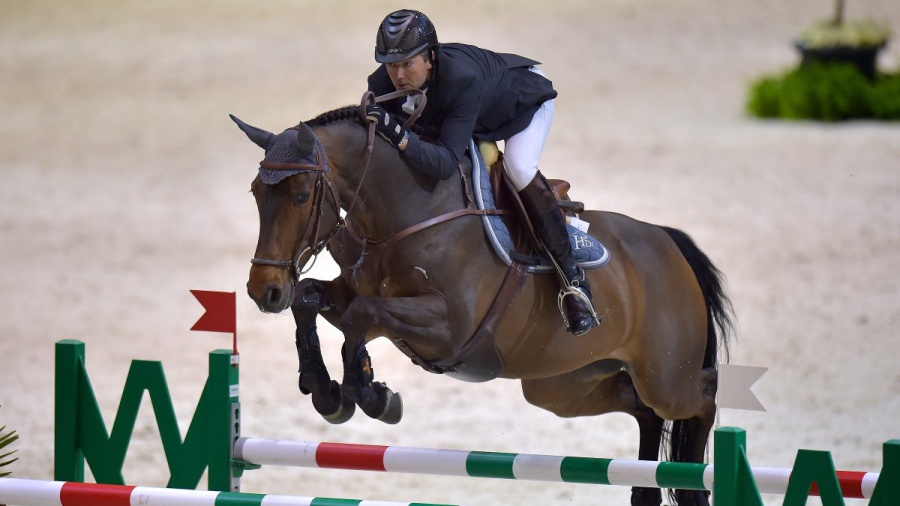 Patrice Delaveau won met Lacrimoso HDC de Grote Prijs van Jumping Amsterdam. foto: FEI | Arnd Bronkhorst
