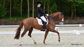 Rachelle Buining won met Wondergirl de eerste ZZ-licht proef.