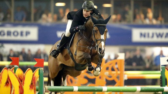 Remco Been en Holland van de Bisschop op weg naar de overwinning in de Grote Prijs Indoor Wierden. foto: Indoor Wierden | Fototrailer