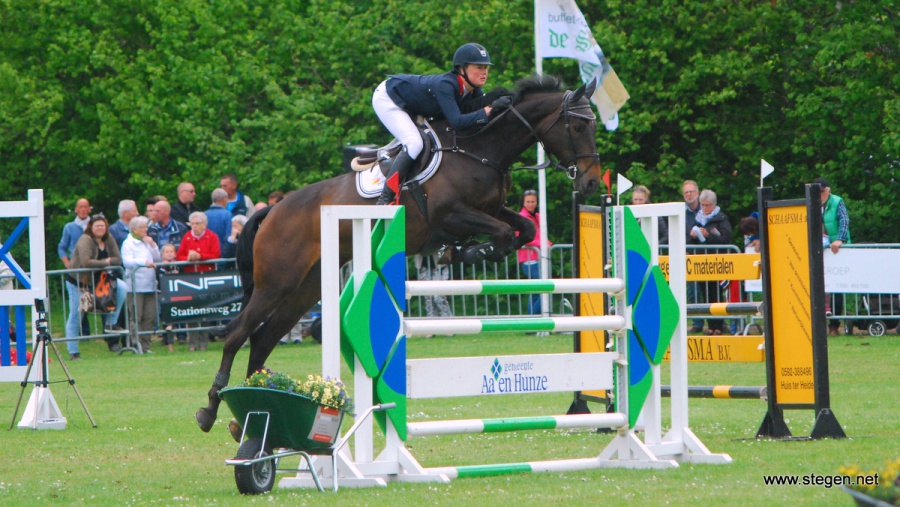 Jumping Amsterdam. Renate Beuving met Berona