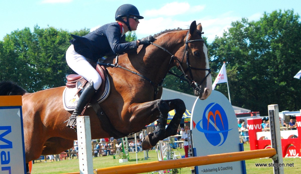 Renate Beuving werd met Desteny kampioen in de Z.