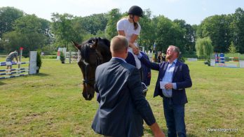 Felicitaties voor Rianne Visscher, die met Hollerno de Grote Prijs won op het Heeresveldconcours.