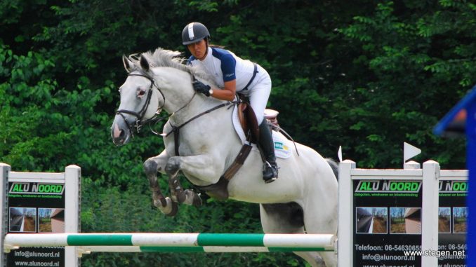 Rianty Zwart en Olievia op weg naar de overwinning op het CH Parkstad Veendam.