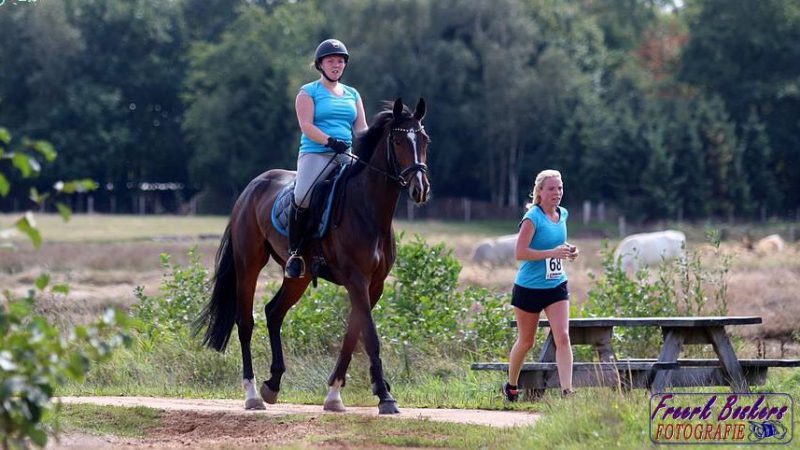 Deelnemers aan de derde Ride en Run in Onstwedde
