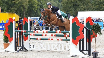 Rowen van de Mheen werd met Ensilla ZZ-kampioen pony's op de Hippiade.