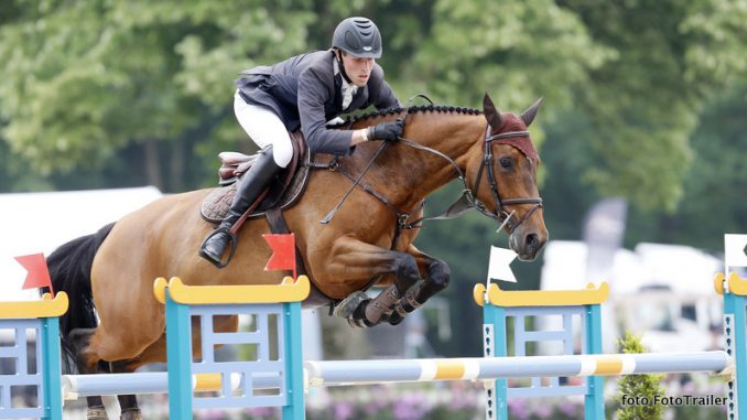 Jelmer Hoekstra won met Quinoa des Riollets de Grote Prijs van Outdoor Wierden.