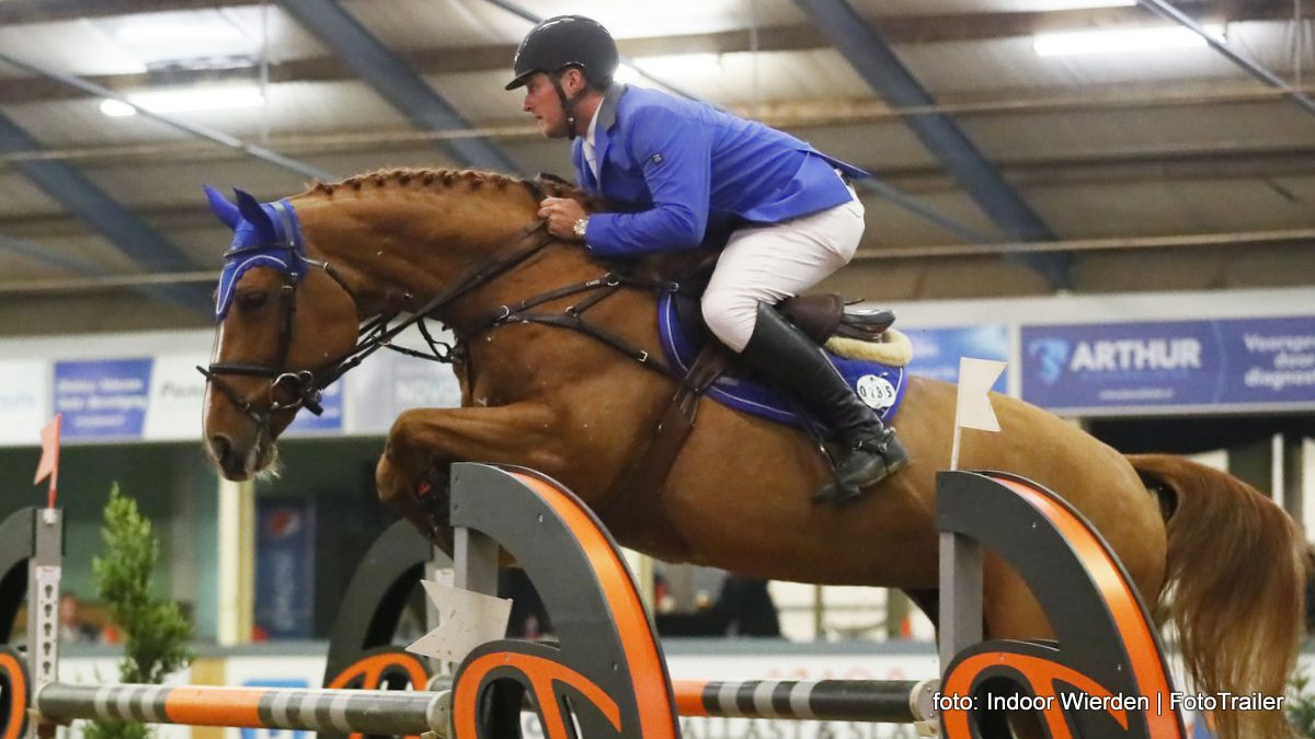 Sander Geerink won met Donner Ik de eerste 1.40-rubriek bij Indoor Wierden.