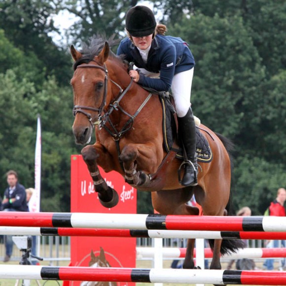 Drents kampioenschap 2013 De Wijk. Savanna van den Hof met Komeet op weg naar de gedeelde ZZ-titel. ©Roos Meertens