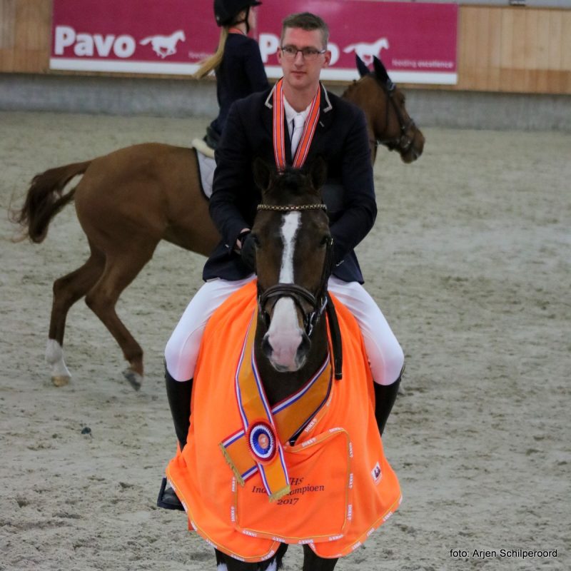 Wilfred Harke pakte de titel in de klasse M met Quattre Bras.