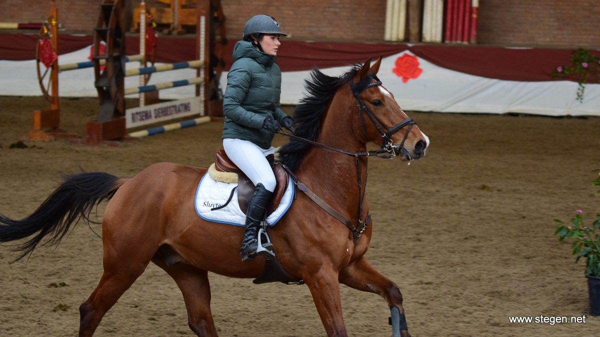 Xanne Sluyter en Hopsasa tijdens Roos in de Regio in Winschoten.