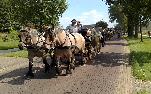 De deelnemers tijdens de tocht van Ees naar Borger. ©Steven Stegen