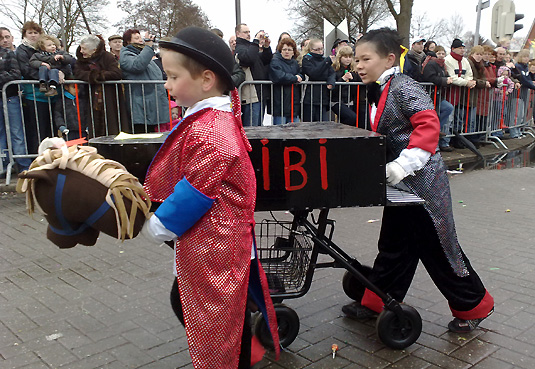 Anky en Wibi gaven deze kinderen inspiratie voor het carnaval. ©Steven Stegen