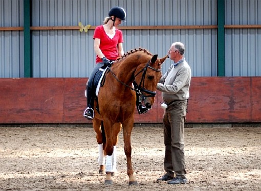 Jan Enne Kloosterboer bezig met één van de deelnemers aan de clinic. Jan Enne Kloosterboer tijdens de clinic. ©Sven Stegen