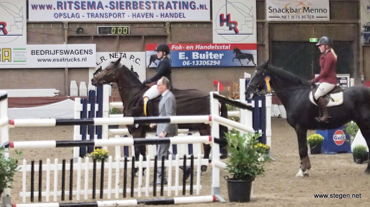 De prijsuitreiking van het EDR-concours met Nienke Eendhuizen en Tessa Hoeksema.