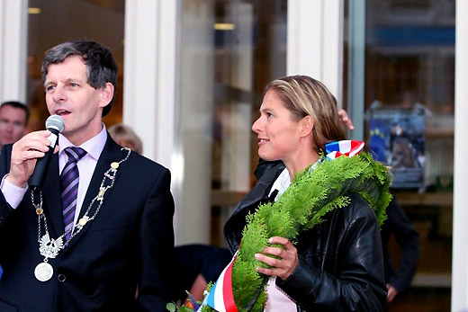 Burgemeester Jan Broertjes en Adelinde Cornelissen. ©Roos Meertens