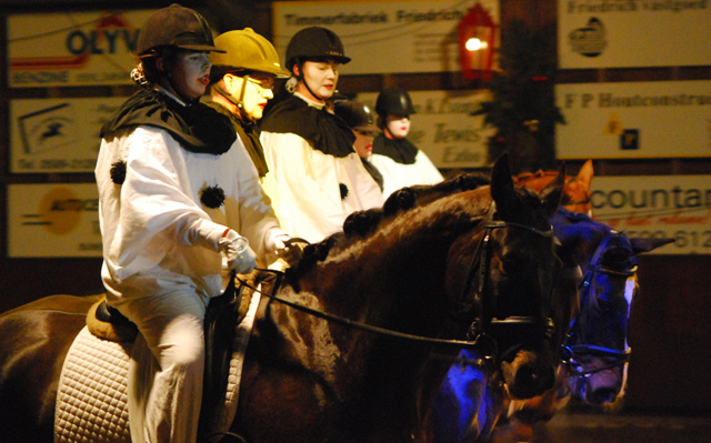 Kerstshows in maneges Dalen en Bronneger