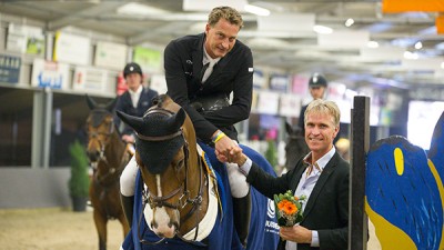 Marc Houtzager en Sterrehof's Voltaire bij de prijsuitreiking. © DigiShots