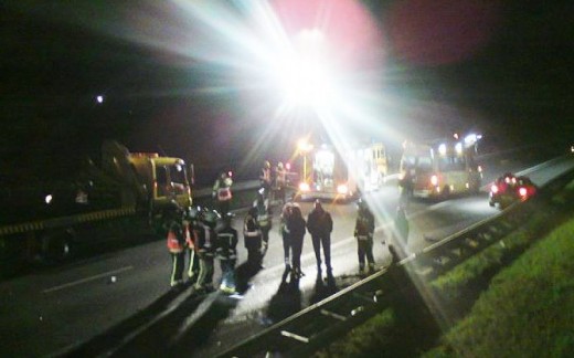 Een beeld van de A7. Hulpverleners op de A7 bij Winschoten.
