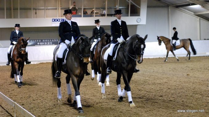 Drents kampioenschap. Drentse dressuurkampioenen in het Hippisch Centrum Emmen.