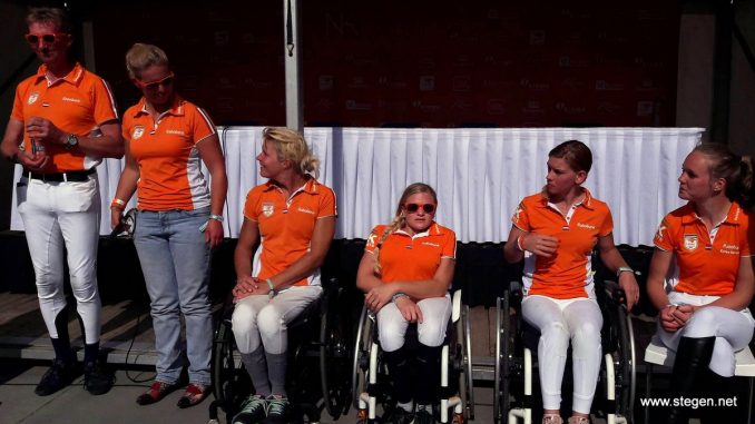 Het Nederlandse para-team dat naar de Olympische spelen in Rio gaat. foto: Ingeborg Vermeer