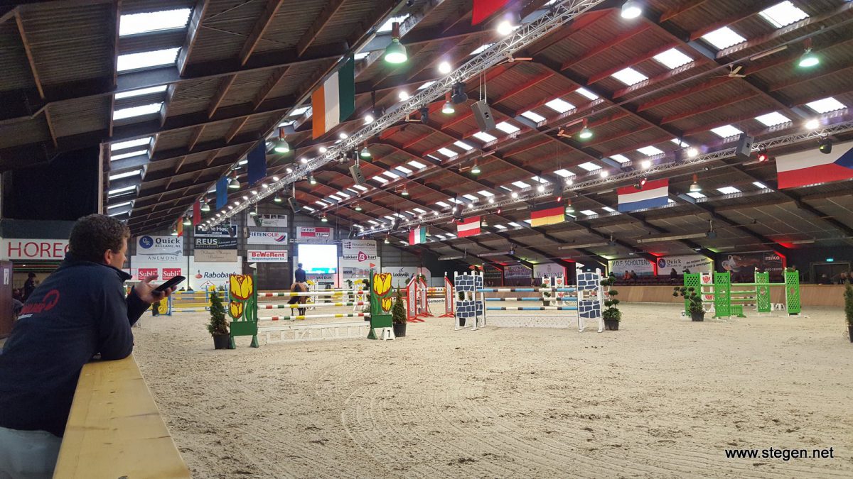 De grote piste in het Hippisch Centrum Exloo.