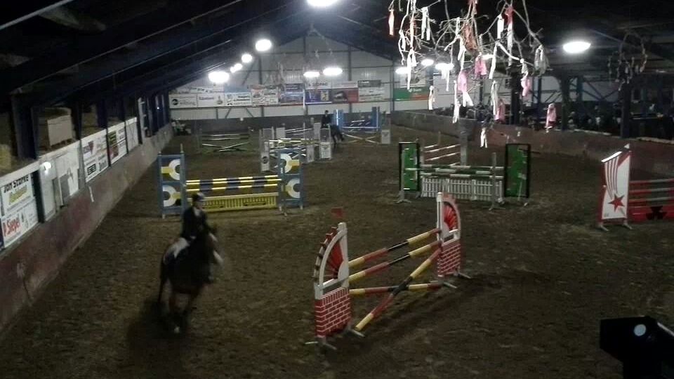 De grote piste in manege De Driesporen in Ontswedde. ©André Schut