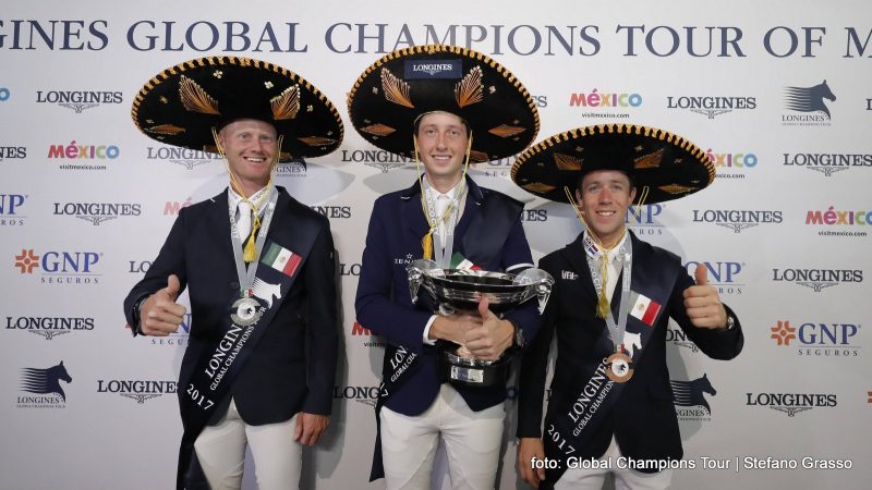 Het podium van de Global Champions Tour in Mexico, met Niels Bruynseels, winnaar Martin Fuchs en rechts Maikel van der Vleuten. foto: GCT | Stefano Grasso