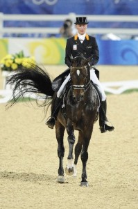 Imke Schellekens tijdens de Olympische Spelen Imke Schellekens met Sunrise tijdens de OS in Hong Kong.