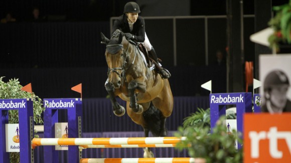 Chantal Regter op weg naar de zege in de M-klasse met Charly Chaplin. ©Roos Meertens