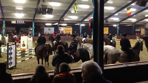 De veteranen in de piste van de HJC-manege.  ©Helen de Koning